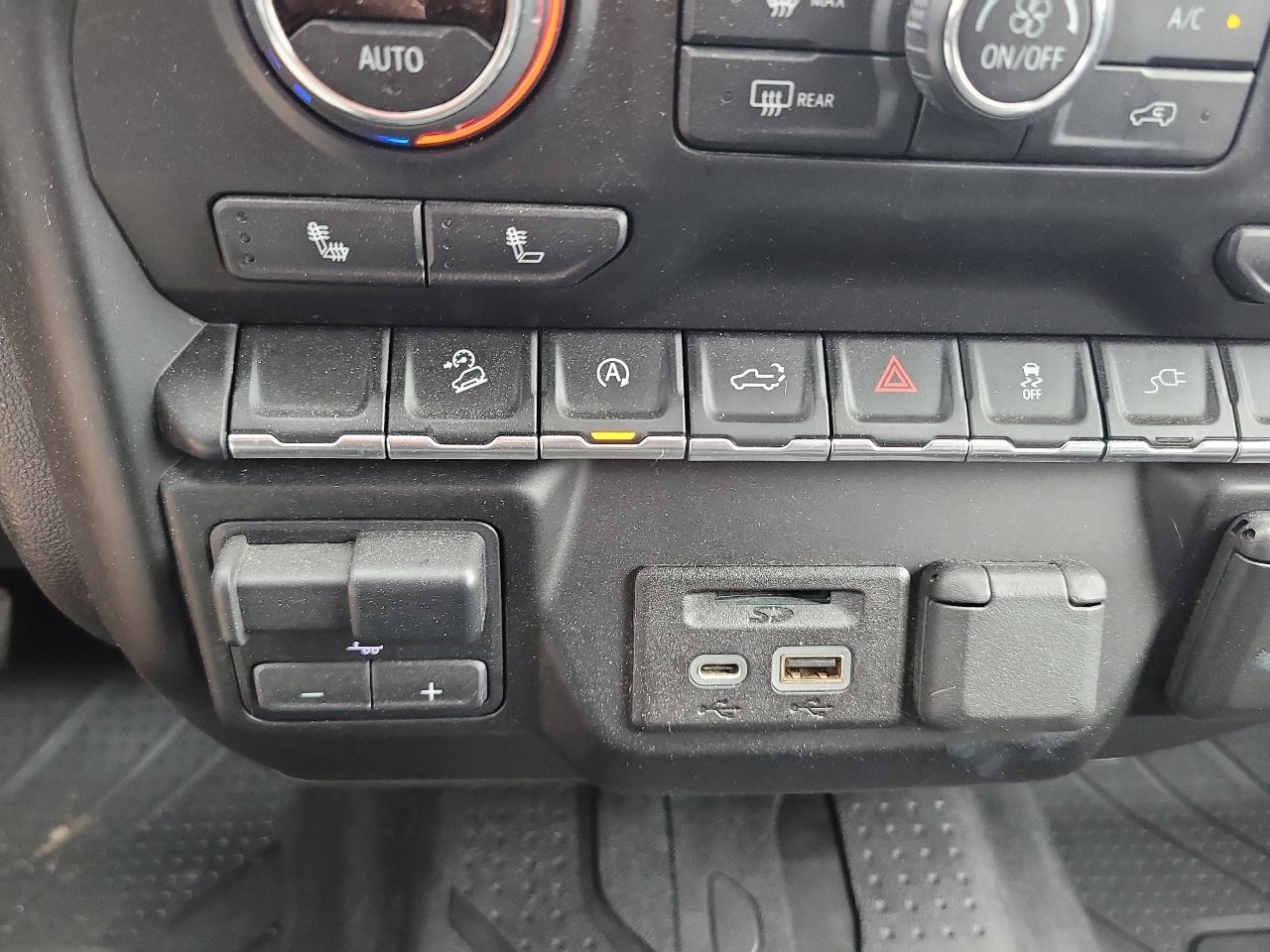 Chevrolet Silverado 1500 4WD Crew Cab 147" LT 2020
