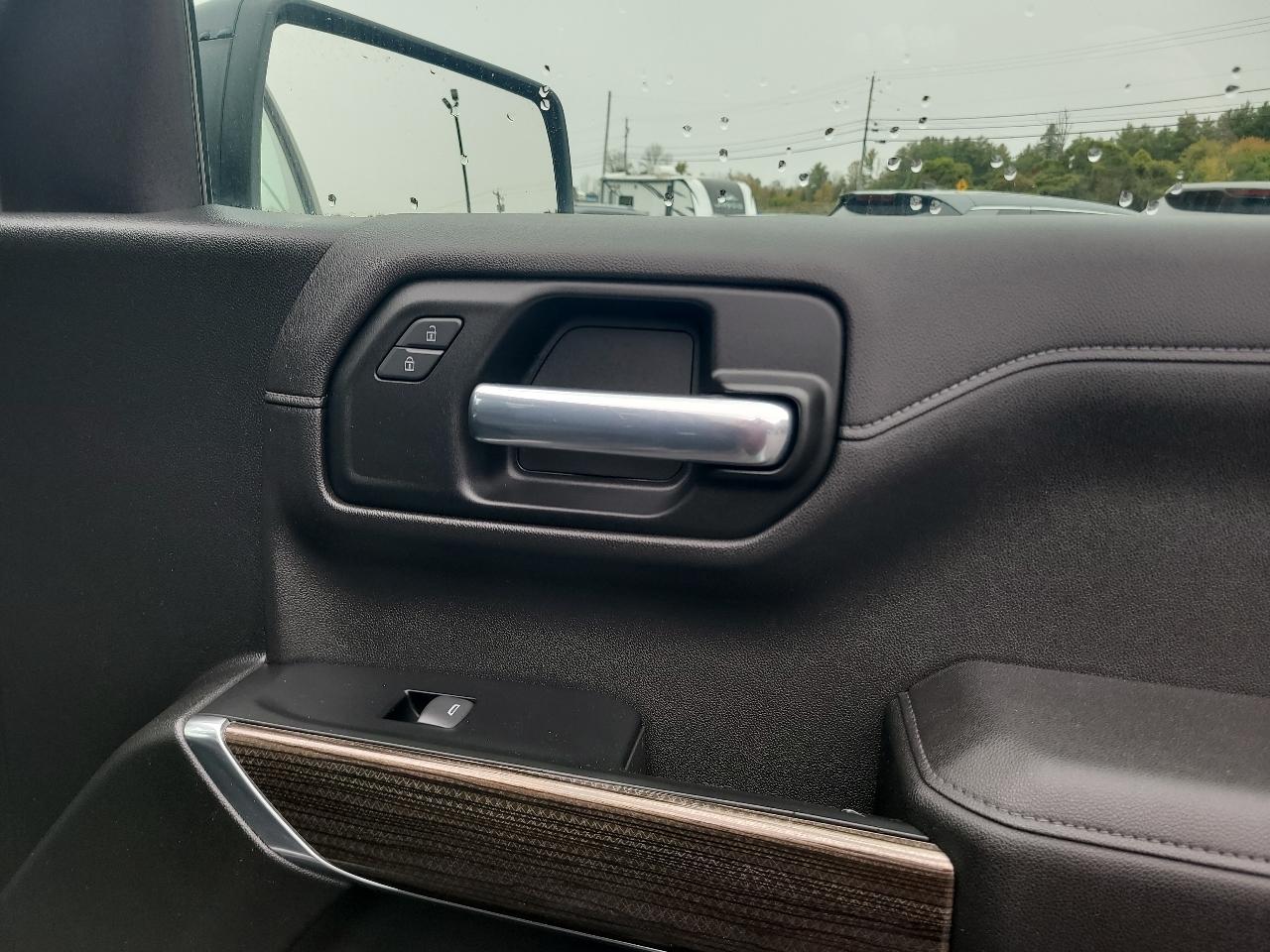 Chevrolet Silverado 1500 4WD Crew Cab 157" RST 2021