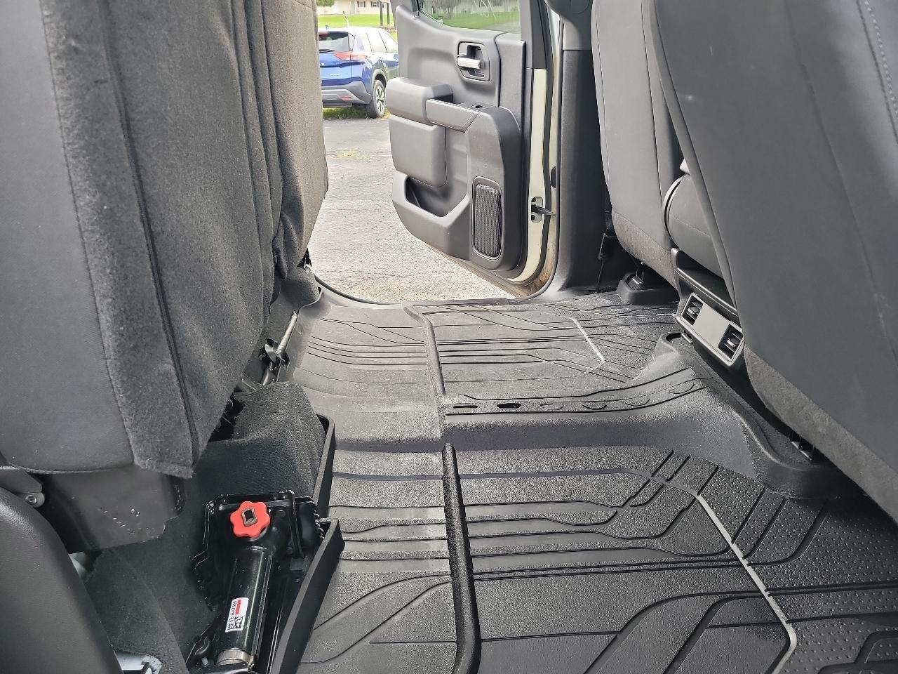 Chevrolet Silverado 1500 4WD Crew Cab 147" Custom 2021