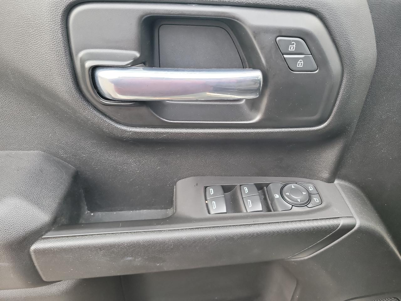 Chevrolet Silverado 1500 4WD Crew Cab 147" Custom 2021