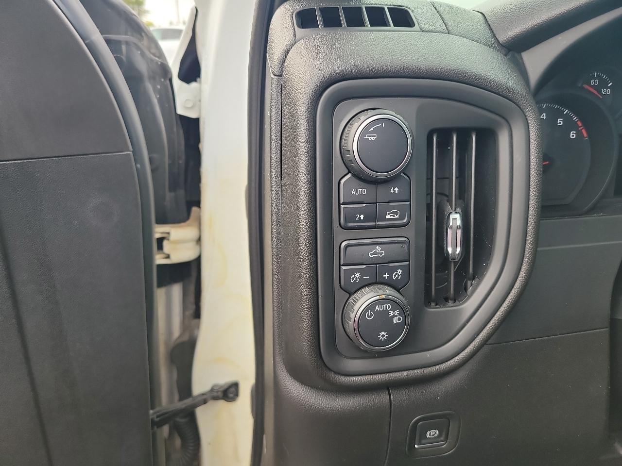 Chevrolet Silverado 1500 4WD Crew Cab 147" Custom 2021