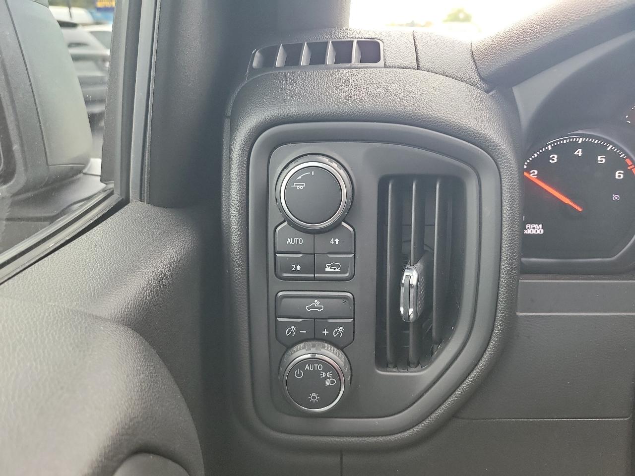Chevrolet Silverado 1500 4WD Crew Cab 147" Custom 2021