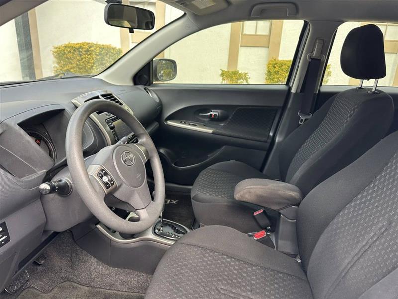 Scion xD 5-Door Hatchback 4-Spd AT 2014