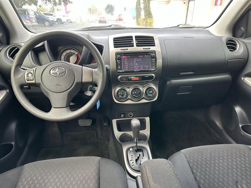 Scion xD 5-Door Hatchback 4-Spd AT 2014