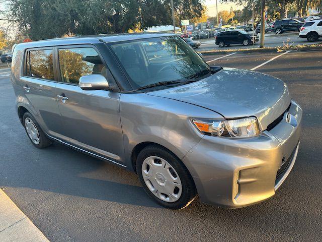 Scion xB 5-Door Wagon 5-Spd MT 2012