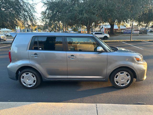 Scion xB 5-Door Wagon 5-Spd MT 2012