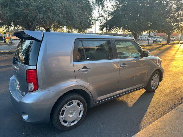 Scion xB 5-Door Wagon 5-Spd MT 2012