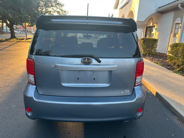 Scion xB 5-Door Wagon 5-Spd MT 2012