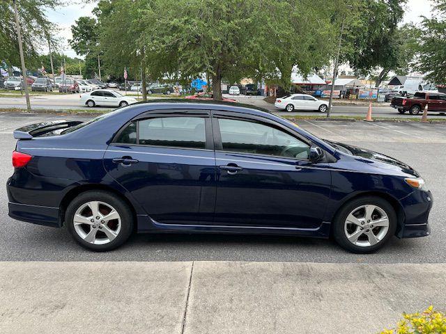 Toyota Corolla S 5-Speed MT 2013