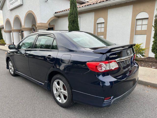 Toyota Corolla S 5-Speed MT 2013