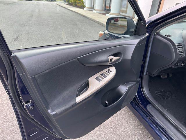 Toyota Corolla S 5-Speed MT 2013