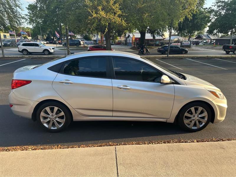 Hyundai Accent GLS 4-Door 2014