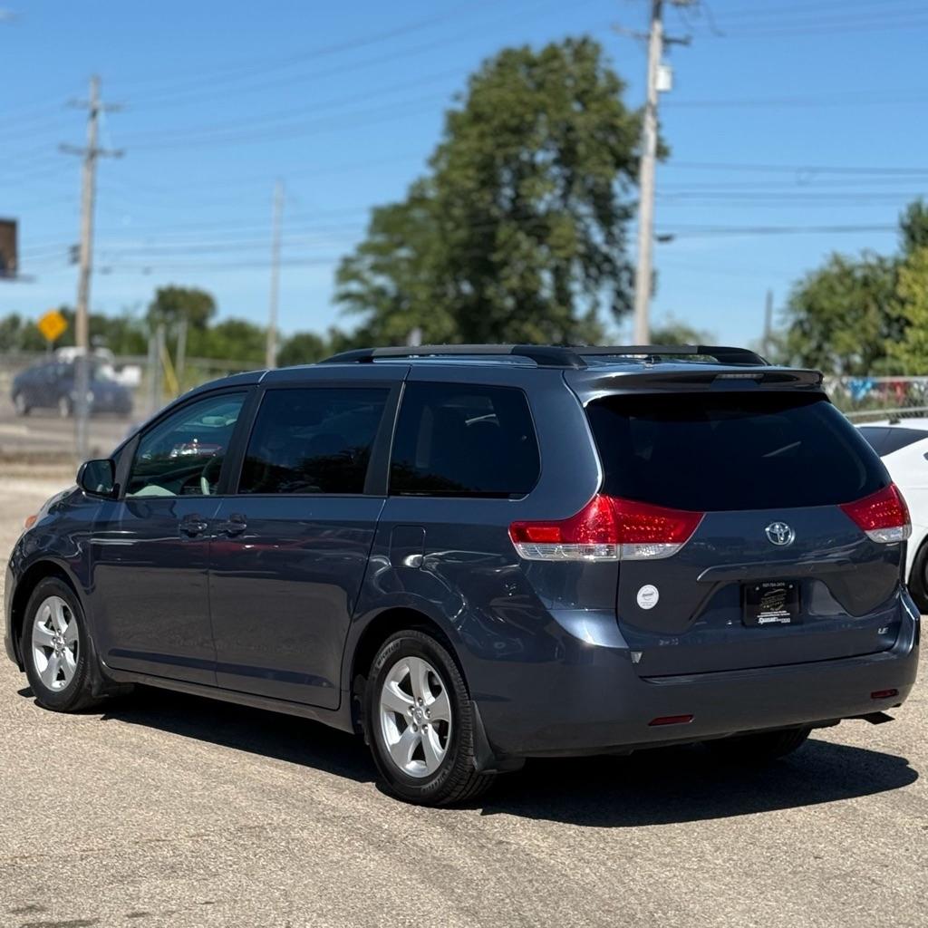 Toyota Sienna LE FWD 8-Passenger V6 2014