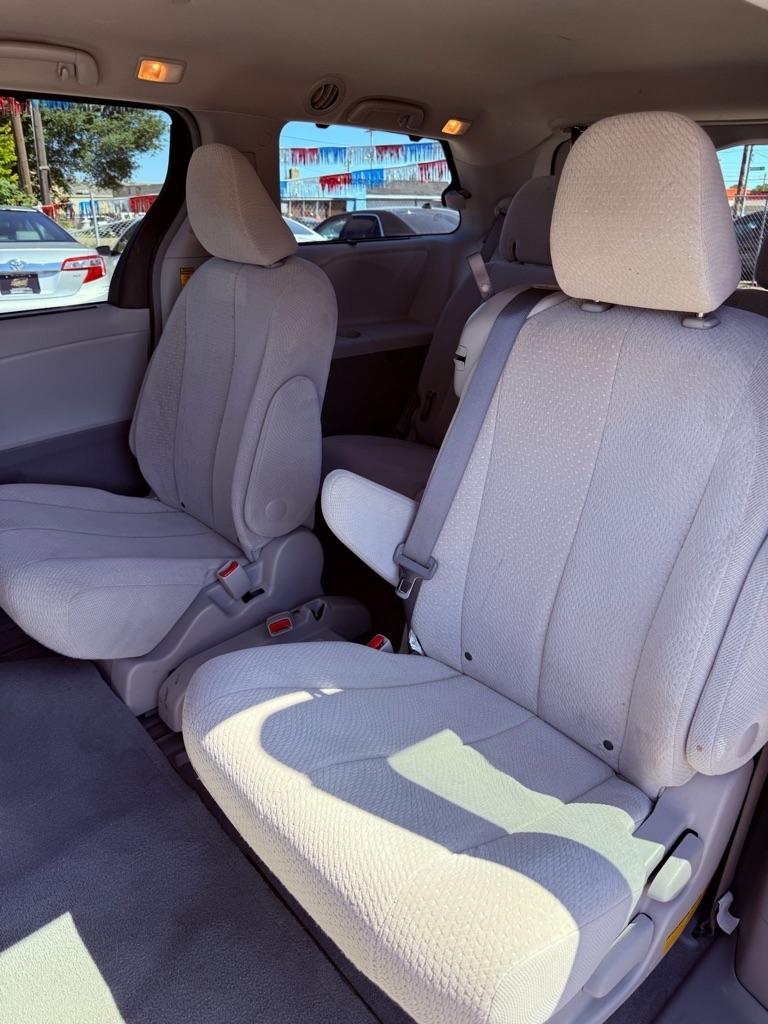 Toyota Sienna LE FWD 8-Passenger V6 2014