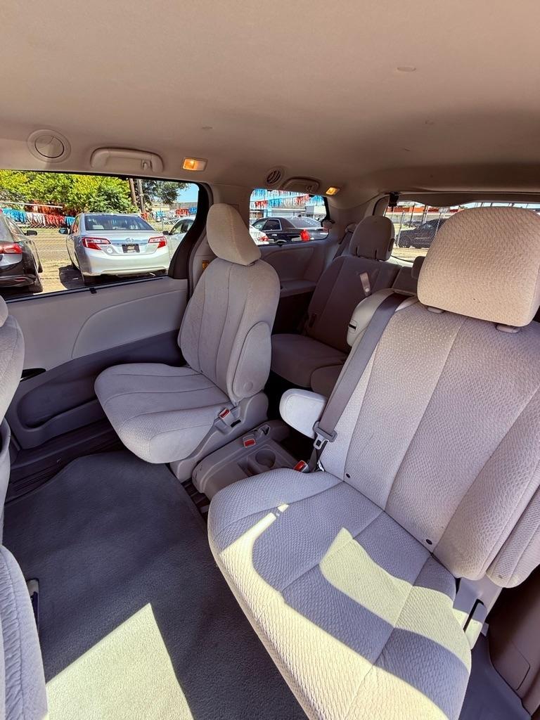 Toyota Sienna LE FWD 8-Passenger V6 2014