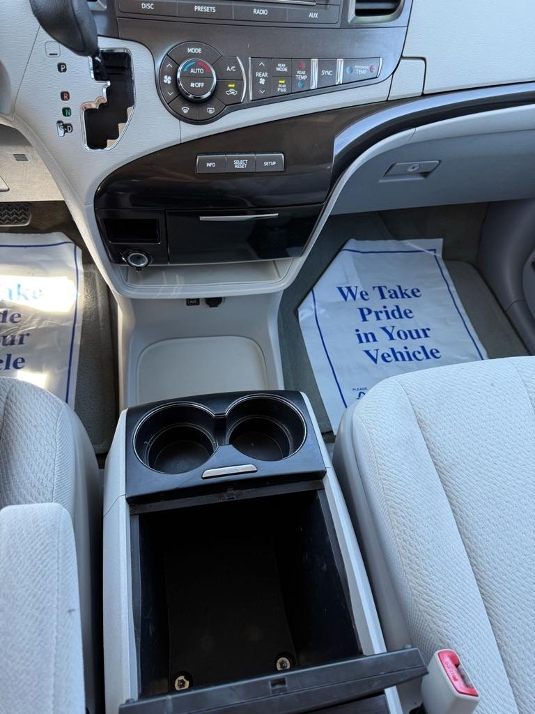 Toyota Sienna LE FWD 8-Passenger V6 2014