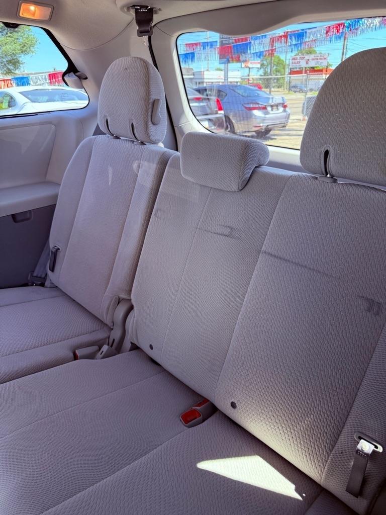 Toyota Sienna LE FWD 8-Passenger V6 2014