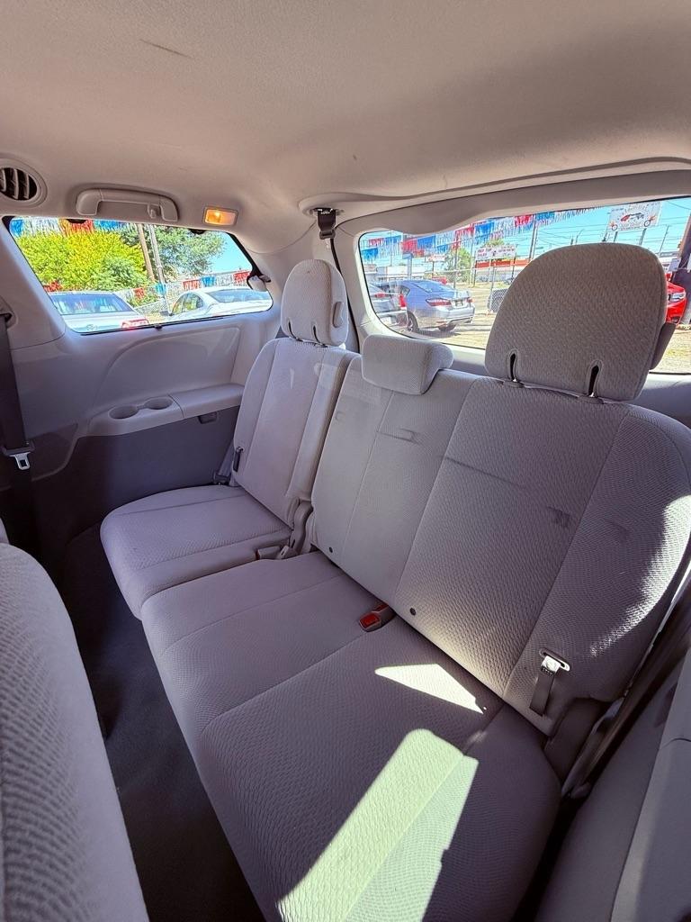 Toyota Sienna LE FWD 8-Passenger V6 2014