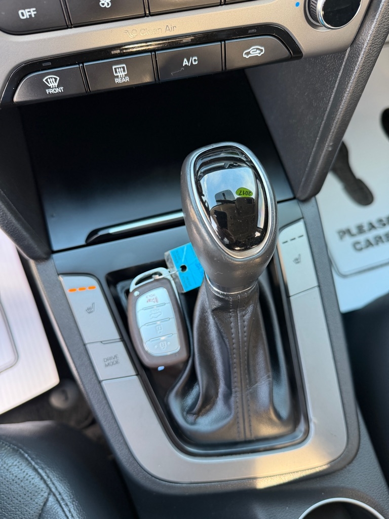 Hyundai Elantra Value Edition 6A 2017