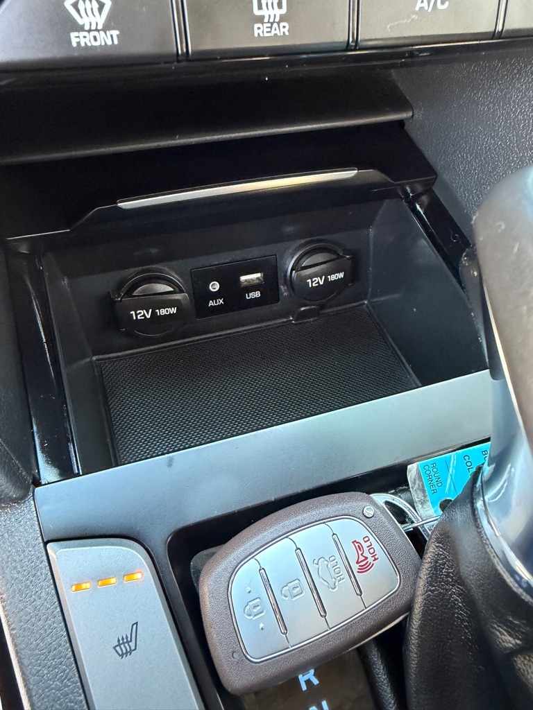 Hyundai Elantra Value Edition 6A 2017