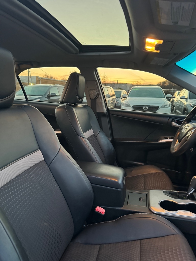 Toyota Camry SE 2012