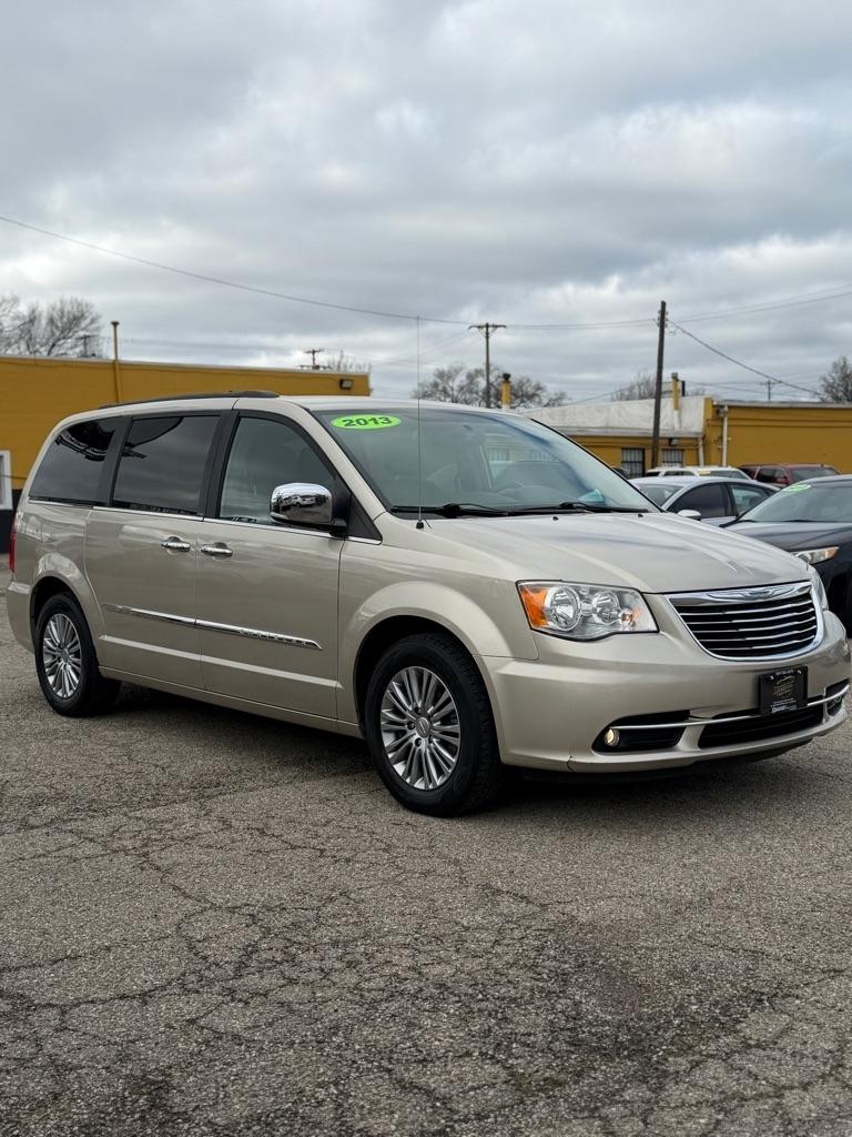 Chrysler Town & Country Touring-L 2013
