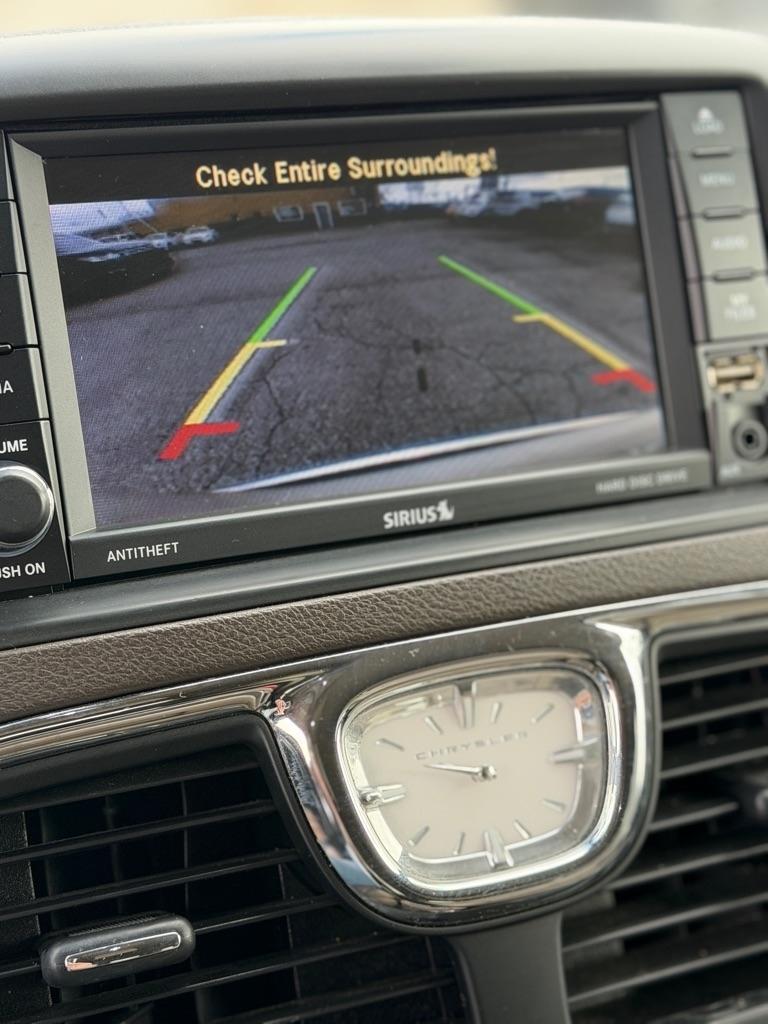 Chrysler Town & Country Touring-L 2013