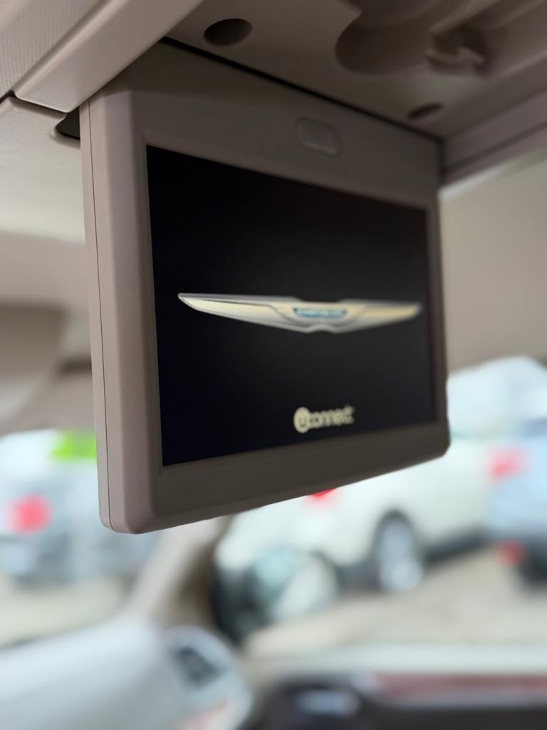 Chrysler Town & Country Touring-L 2013