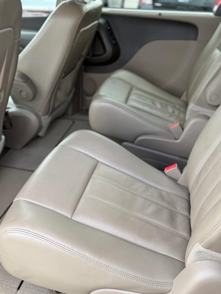 Chrysler Town & Country Touring-L 2013