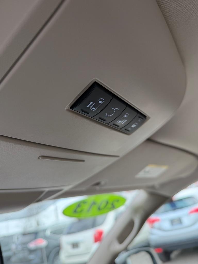 Chrysler Town & Country Touring-L 2013