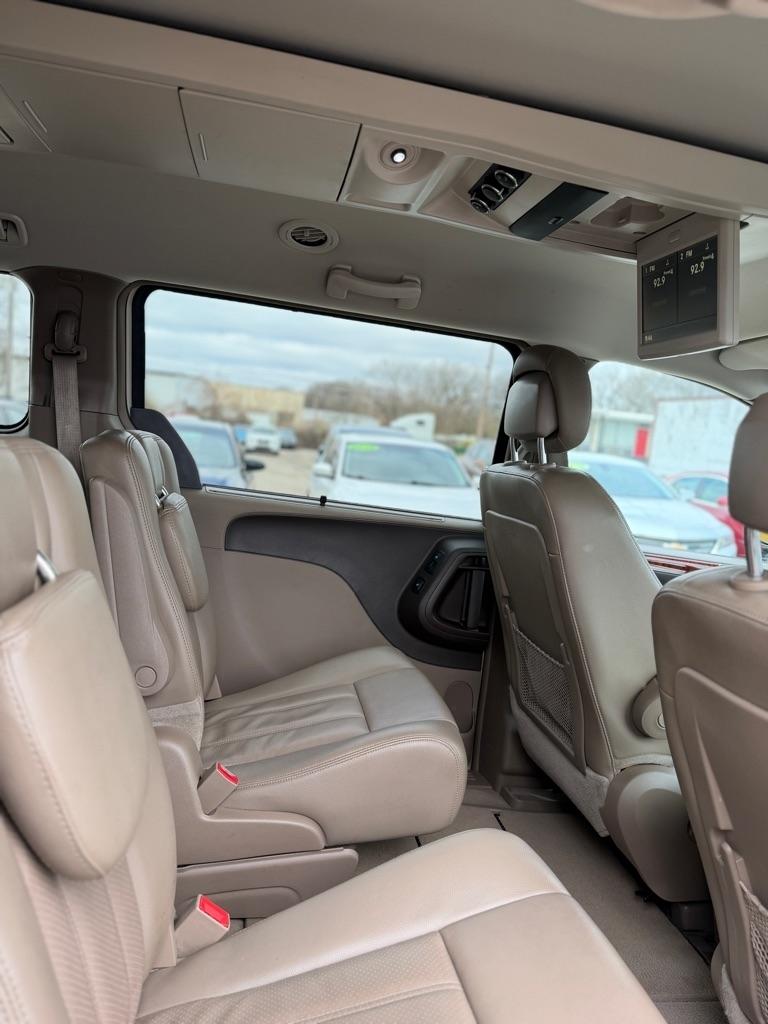 Chrysler Town & Country Touring-L 2013