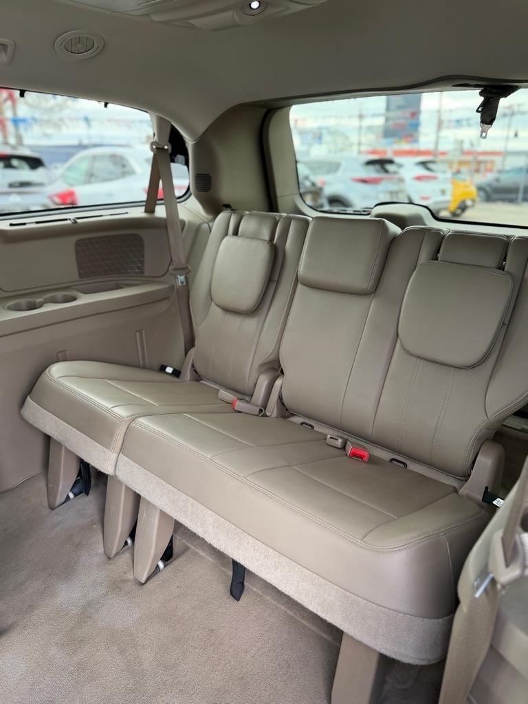 Chrysler Town & Country Touring-L 2013