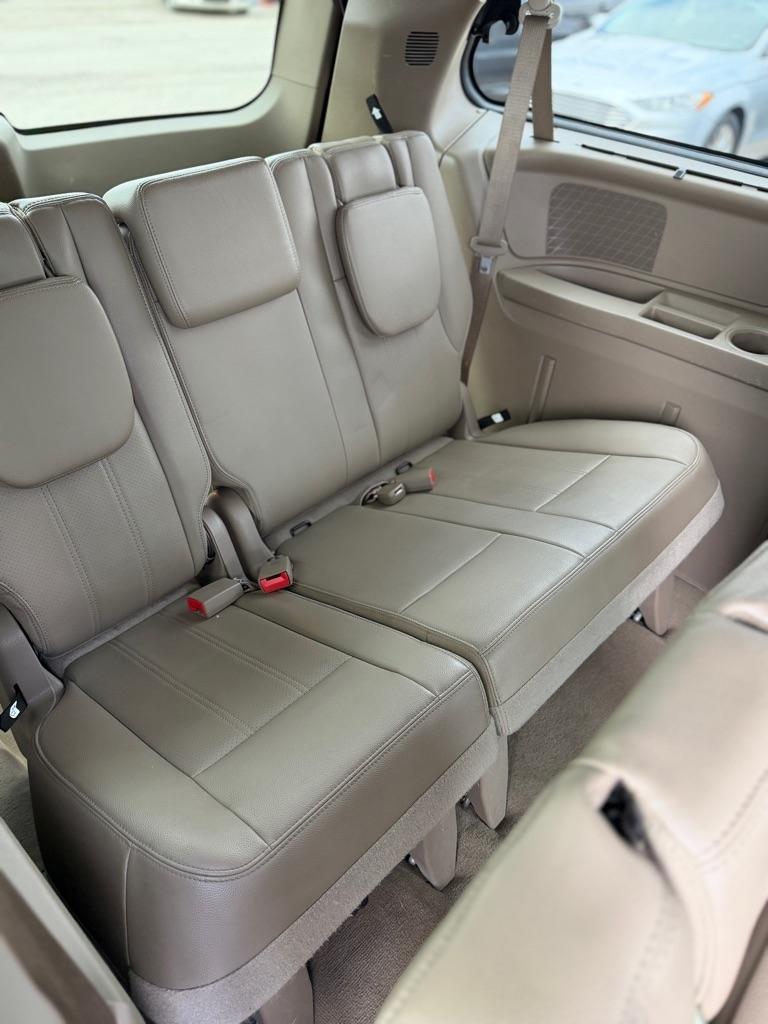 Chrysler Town & Country Touring-L 2013