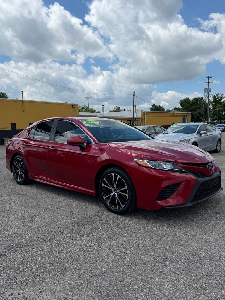 Toyota Camry SE 2020