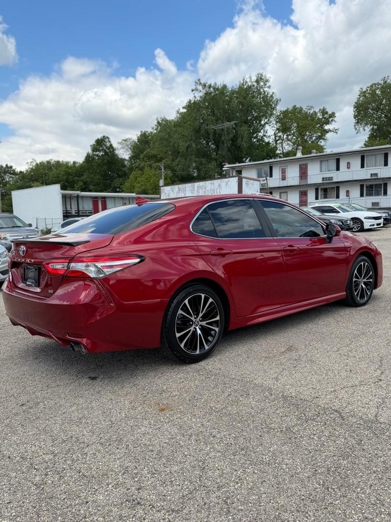 Toyota Camry SE 2020