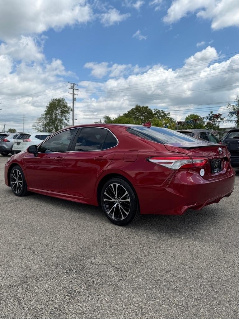 Toyota Camry SE 2020
