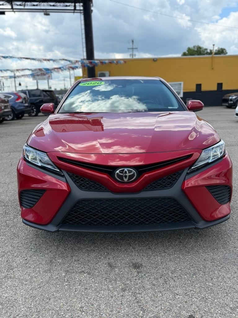 Toyota Camry SE 2020