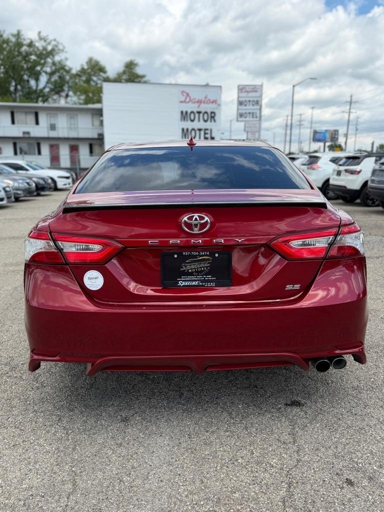 Toyota Camry SE 2020