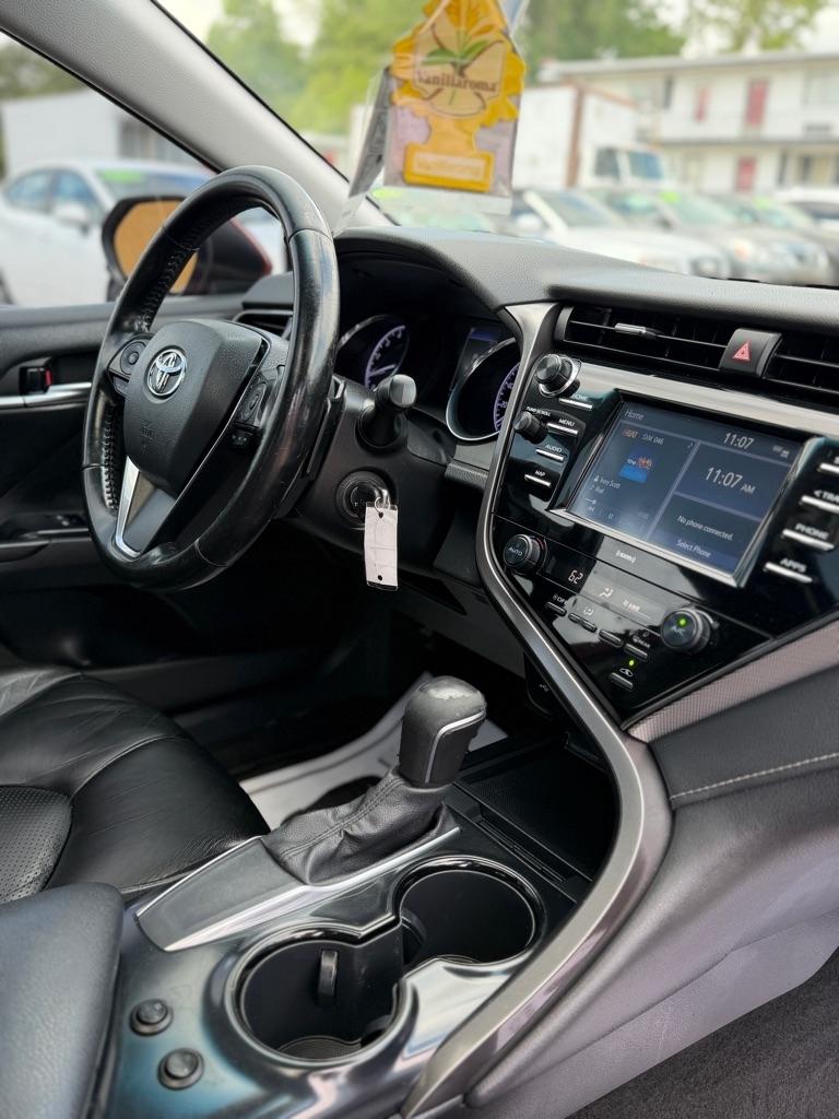 Toyota Camry SE 2020