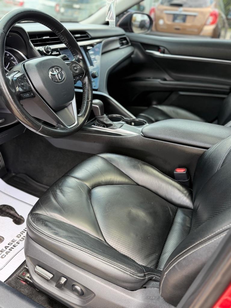 Toyota Camry SE 2020