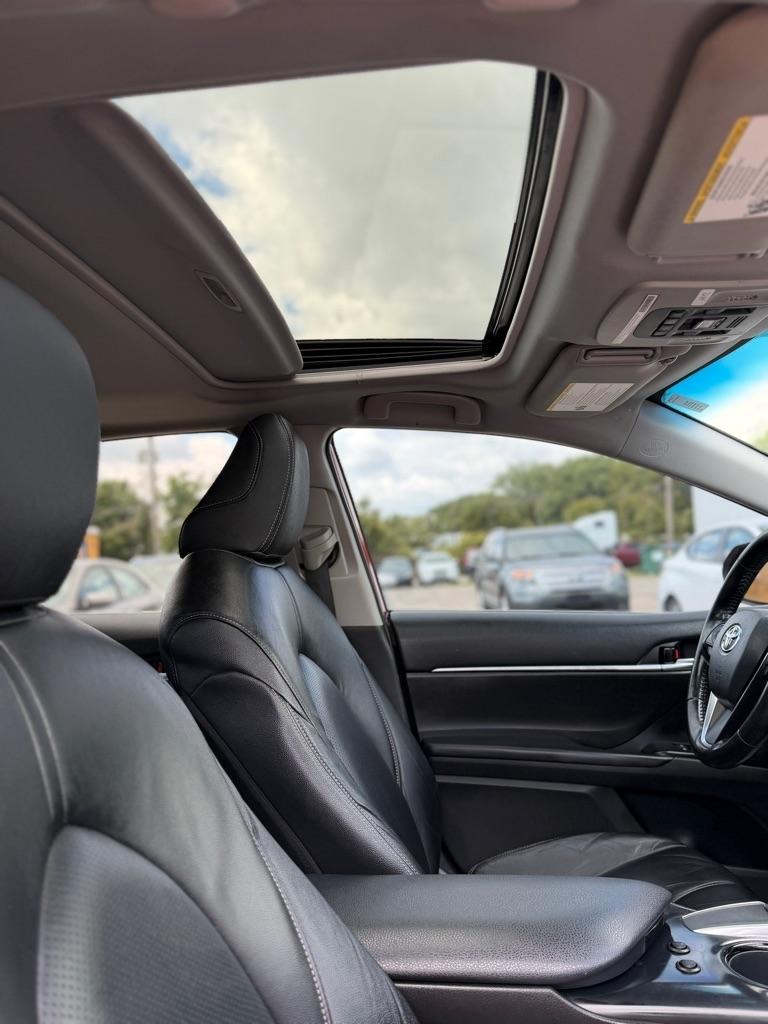 Toyota Camry SE 2020