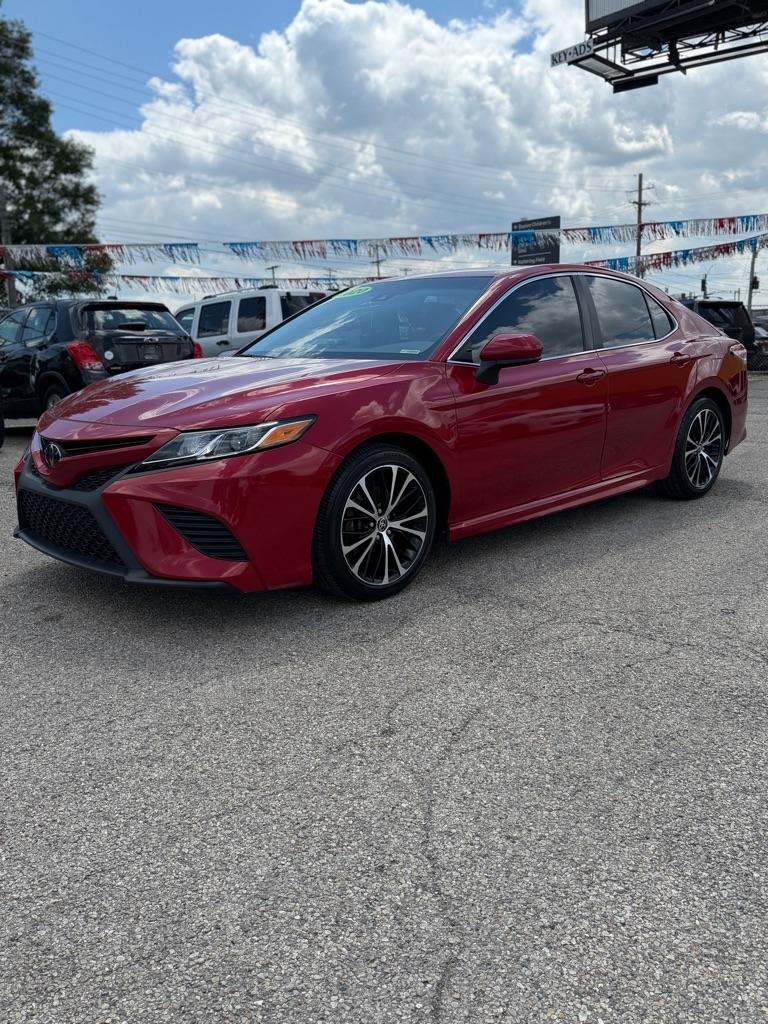 Toyota Camry SE 2020