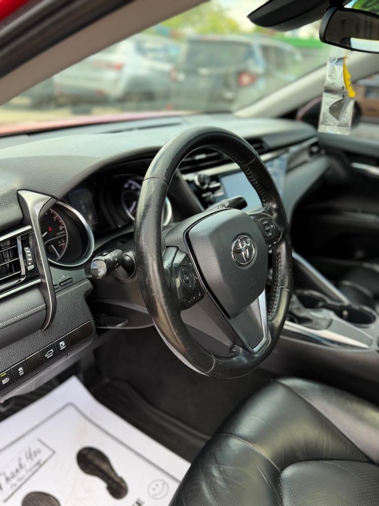 Toyota Camry SE 2020