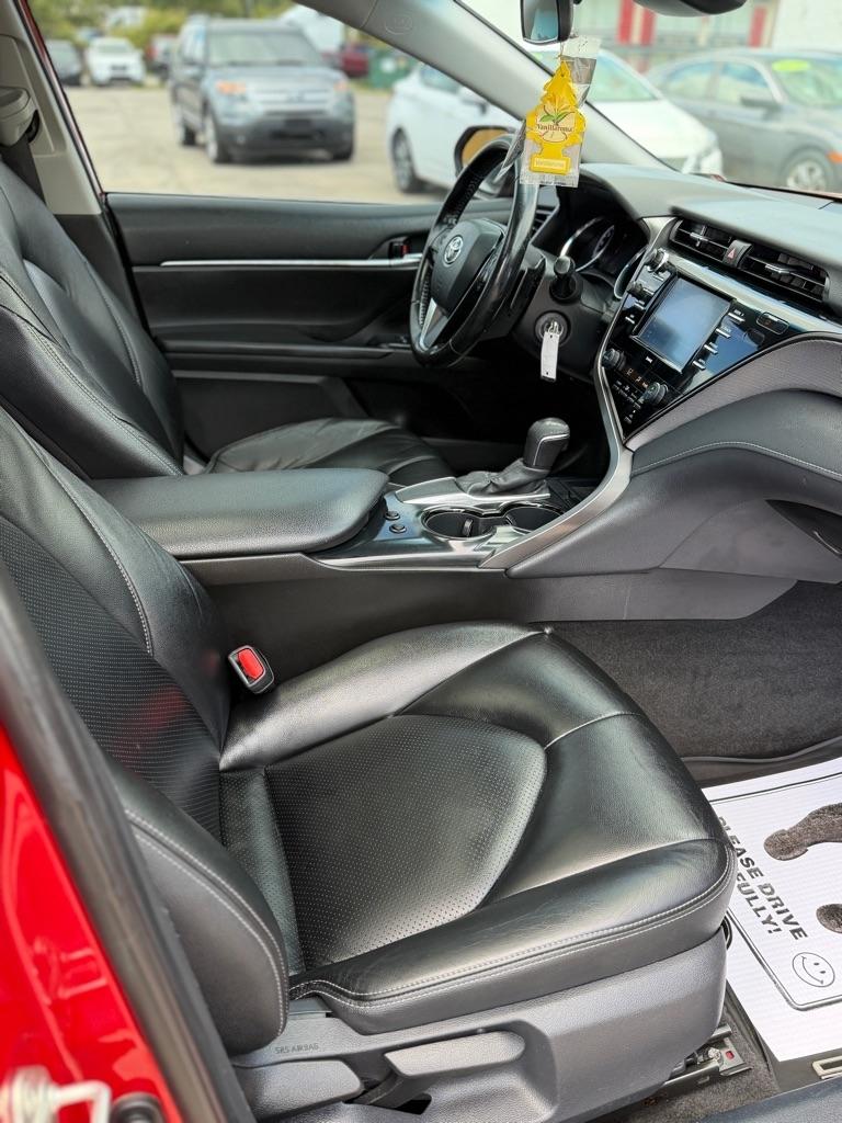 Toyota Camry SE 2020