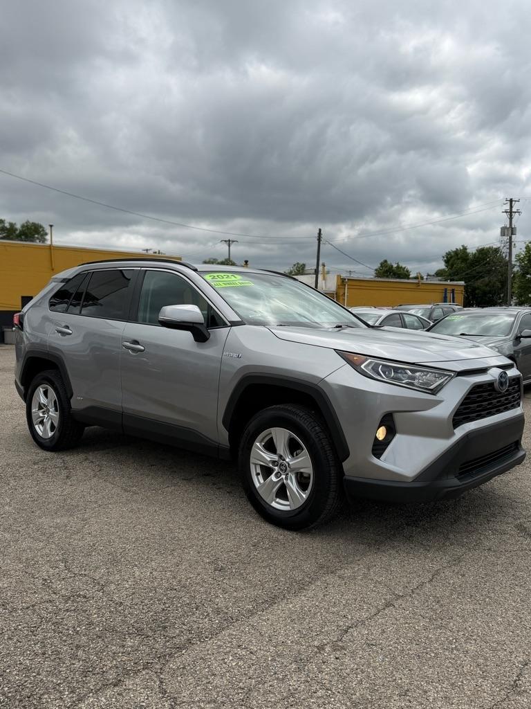 Toyota RAV4 Hybrid XLE 2021