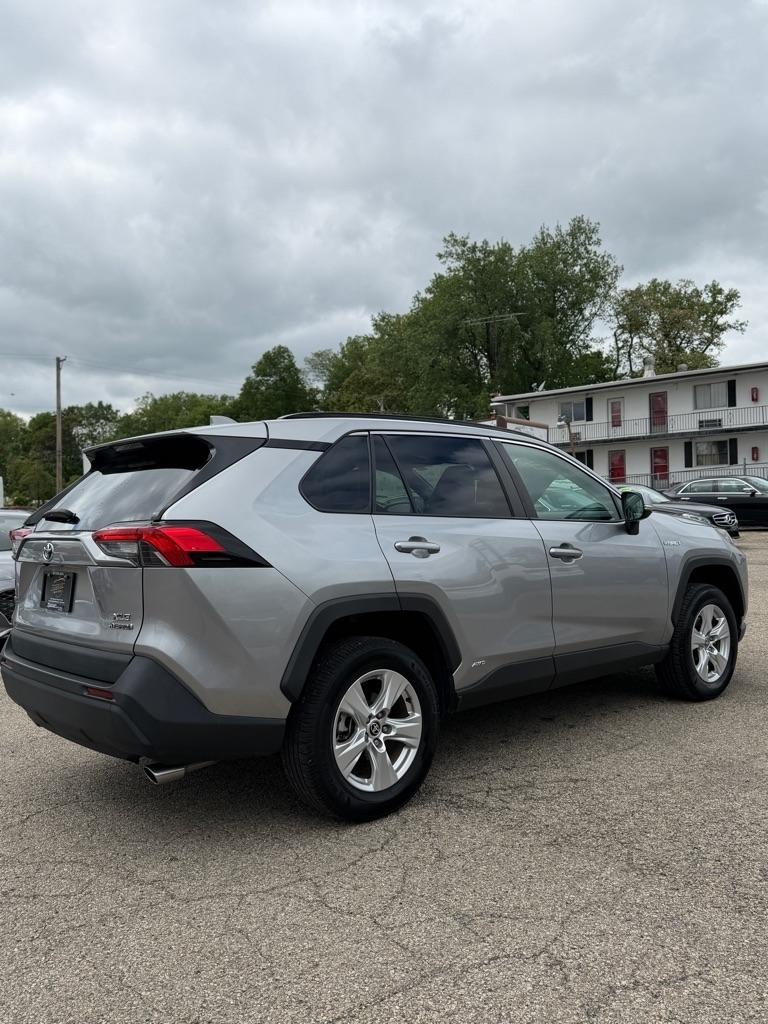 Toyota RAV4 Hybrid XLE 2021