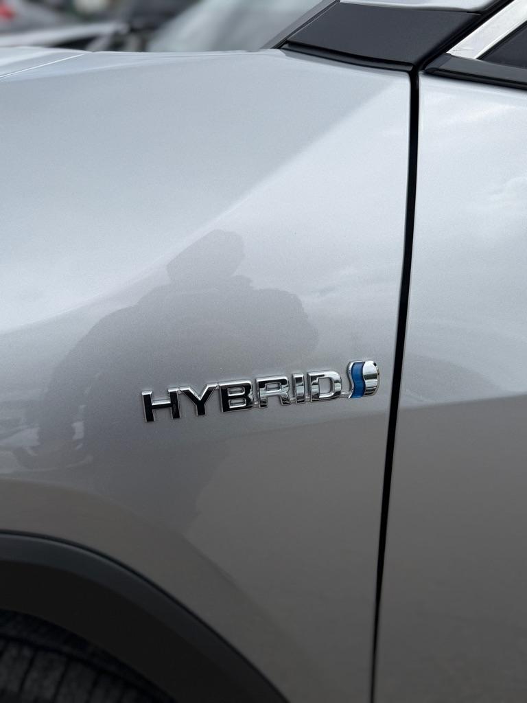 Toyota RAV4 Hybrid XLE 2021