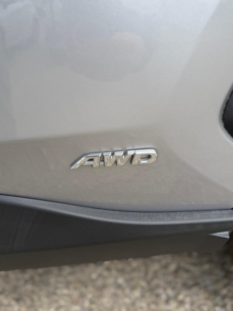 Toyota RAV4 Hybrid XLE 2021