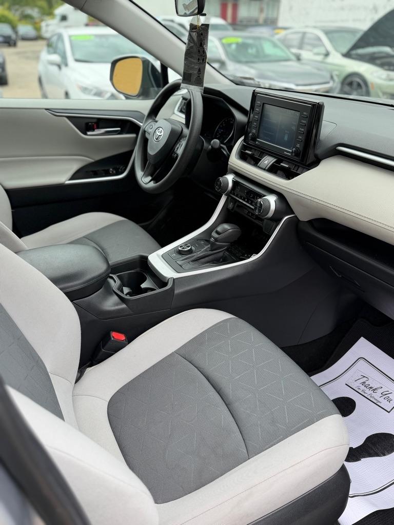 Toyota RAV4 Hybrid XLE 2021
