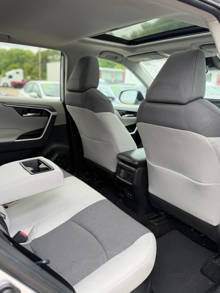 Toyota RAV4 Hybrid XLE 2021